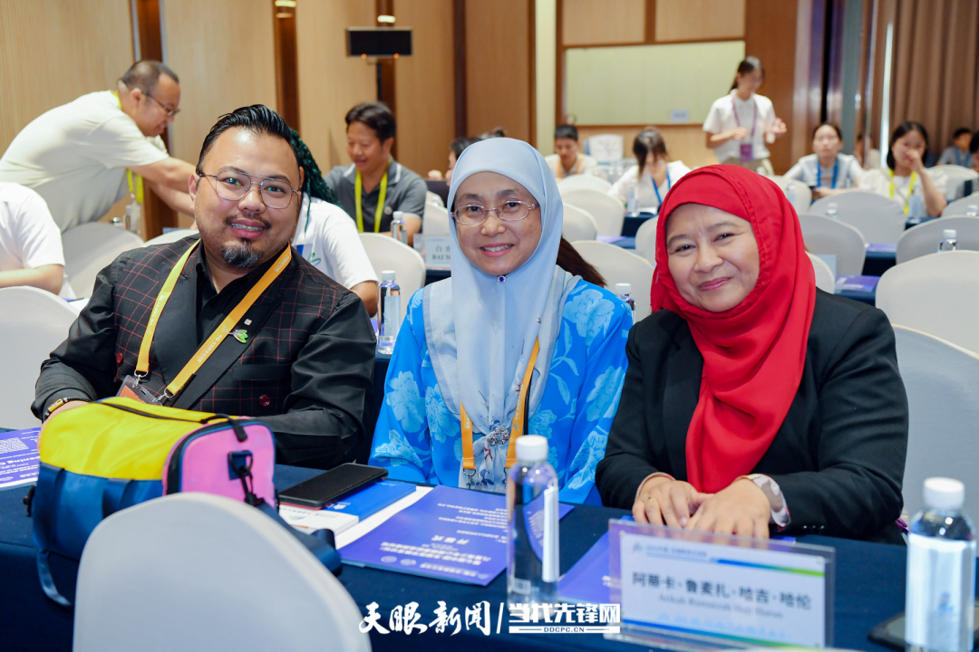 JZS_0580---2024年8月21日，第七屆中國一東盟醫(yī)學(xué)教育論壇：兒童青少年心理健康促進高峰論壇在貴陽市貴安新區(qū)中國-東盟教育交流周永久會址舉行。圖為論壇現(xiàn)場的外國嘉賓 貴州日報天眼新聞記.jpg
