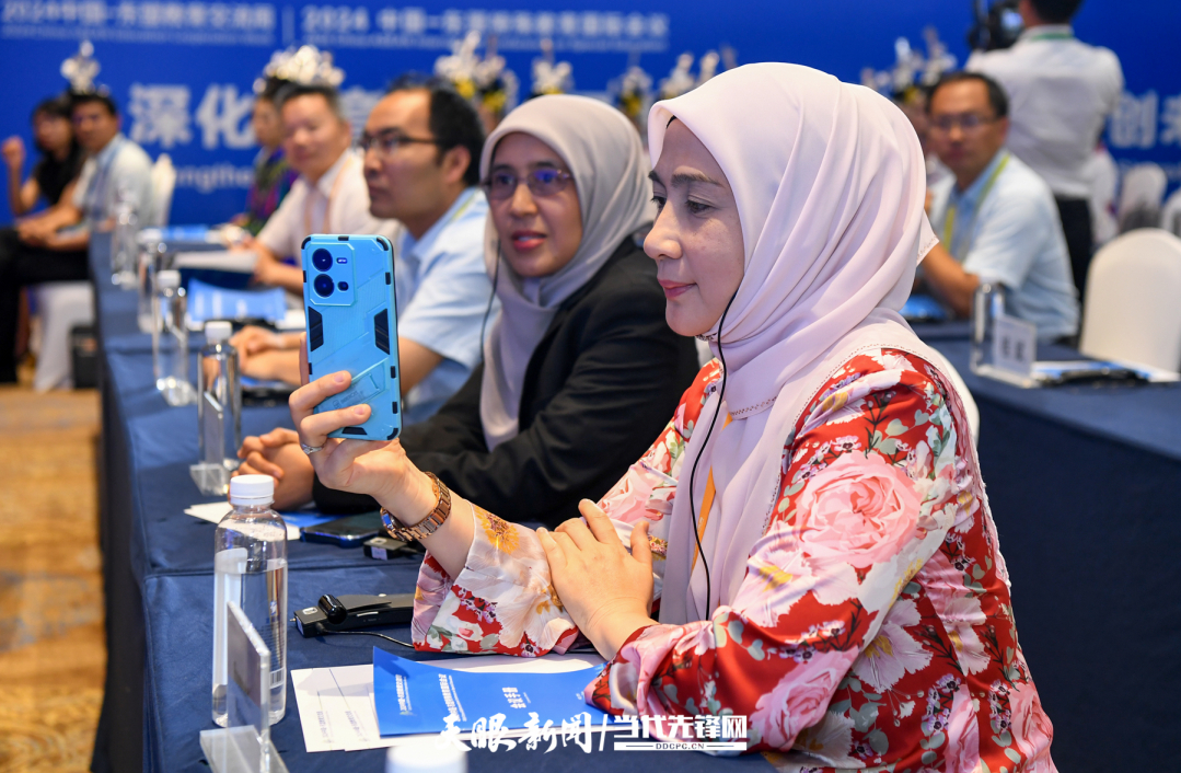 JZS_0693---2024年8月21日，2024中國—東盟特殊教育國際會議在貴陽市貴安新區(qū)中國-東盟教育交流周永久會址舉行。圖為會議現(xiàn)場的外國嘉賓 貴州日報天眼新聞記者 賈智 攝.jpg
