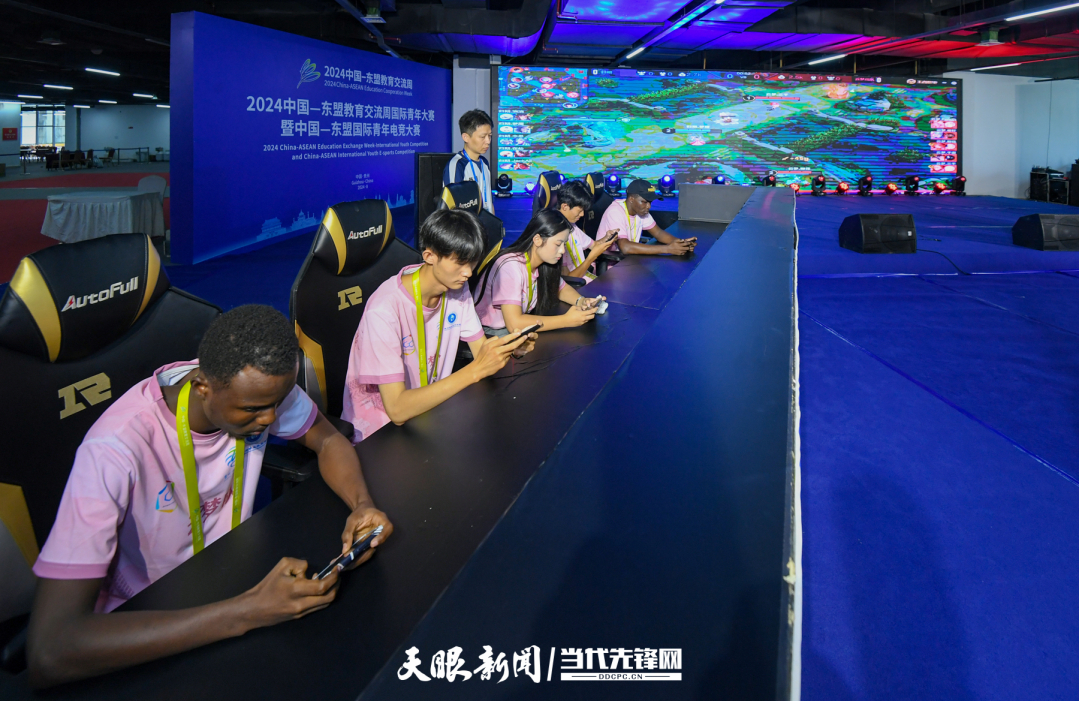 JZS_0731---2024年8月21日，中國東盟青年學(xué)生大賽：2024中國—東盟教育交流周國際青年大賽在貴陽市貴安新區(qū)中國-東盟教育交流周永久會址舉行。圖為比賽現(xiàn)場 貴州日報天眼新聞記者 賈智 攝.jpg