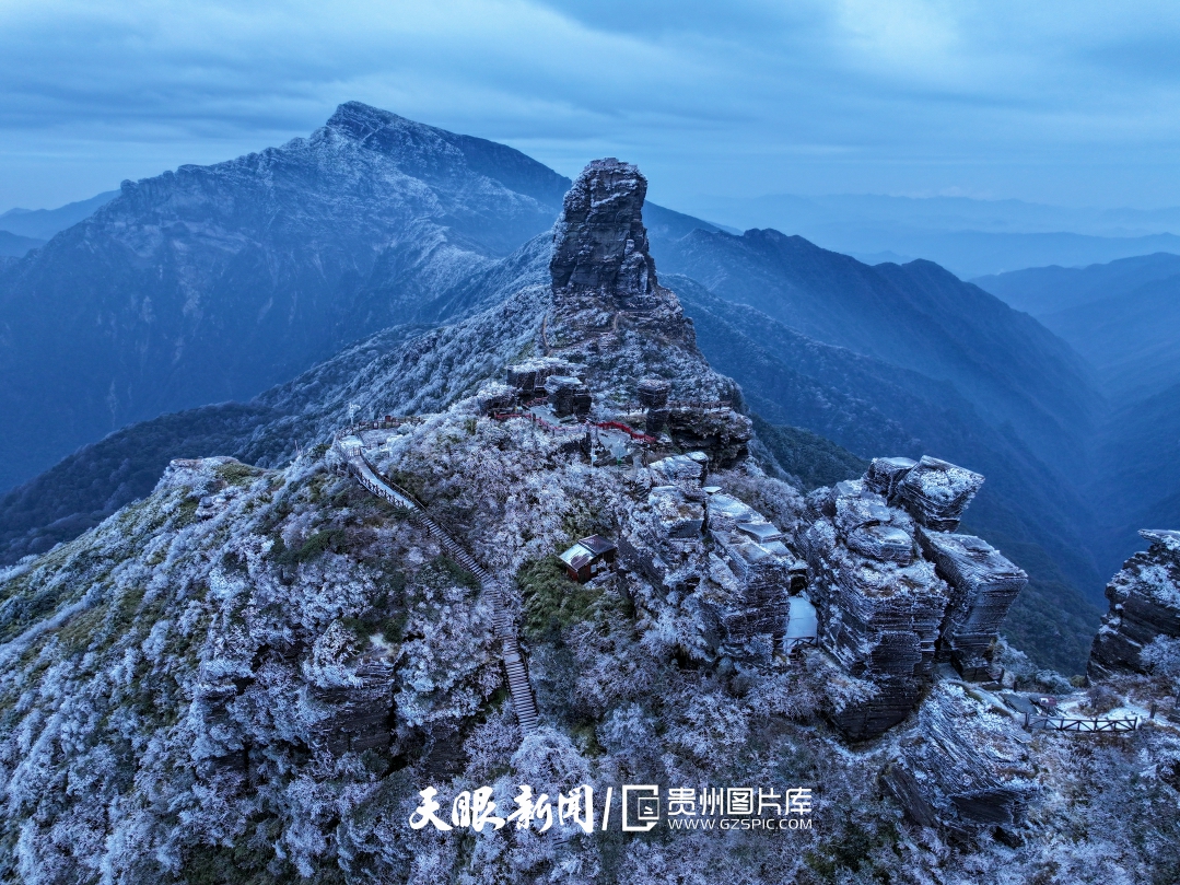 世界自然遺產(chǎn)地梵凈山景區(qū)拍攝的冬雪美景。李鶴 攝.jpg